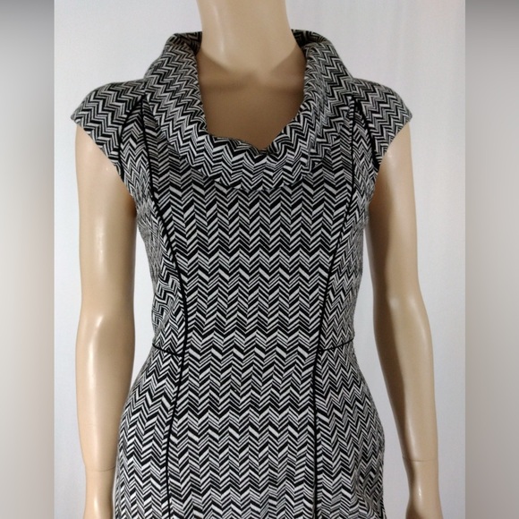 Women's Designer Dress Black White Geo Zigzag Capped Sleeve Stretchy Cowl Neck - Picture 5 of 5